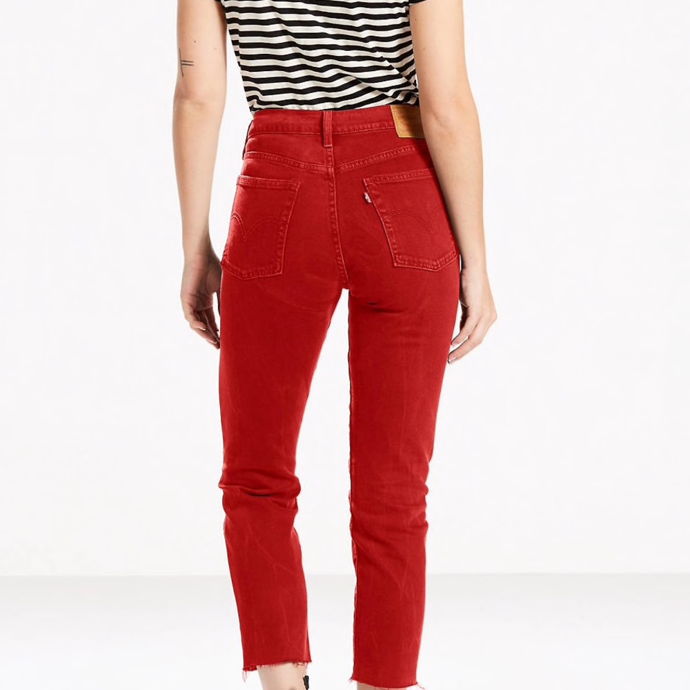 Red Levi’s wedge fit